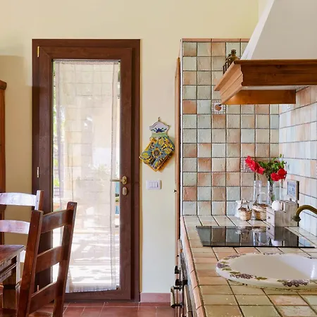 בית נופש With Pool Among Citrus Groves נוטו