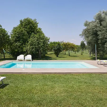 בית נופש With Pool Among Citrus Groves