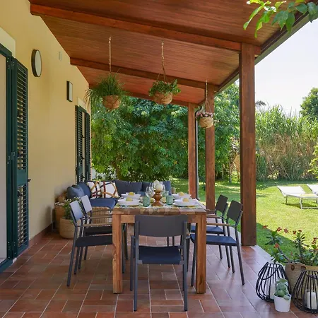 בית נופש With Pool Among Citrus Groves נוטו